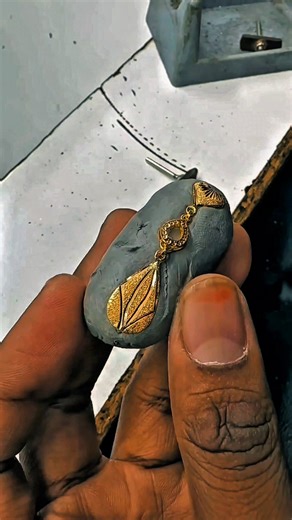 The Extraordinary Process Of Making Gold Pendants 😱