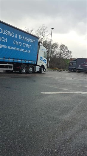 Funny Moments of Lorry Drivers Struggling to Park