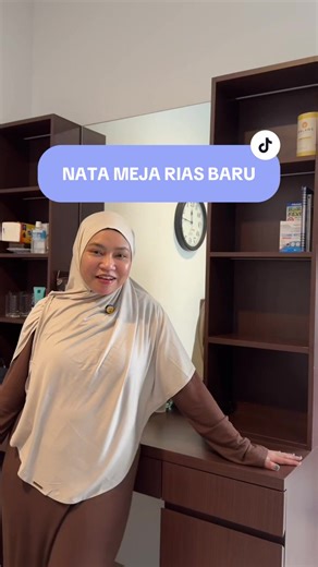 Semangat Berdandan dengan Meja Rias Baru