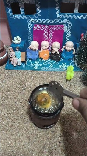 Miniature cooking #tinycolorfood #cake #classictinyfood #flavorfulminiatures #food #comedy #classic