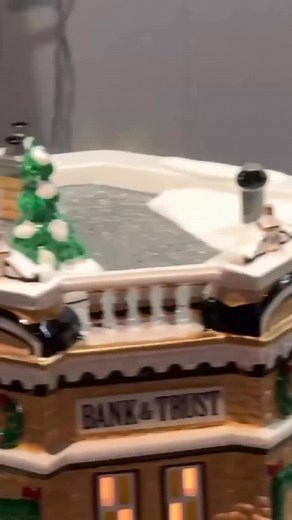 All aboard! 🚂 The Holiday Train Garden is coming back to Top of the World Observation Level starting Friday, November 28th. A seasonal favorite, experience the magic of our train garden while enjoying breathtaking panoramic views of Baltimore during the holiday season. We can’t wait for you to join us! | Top of the World Observation Level