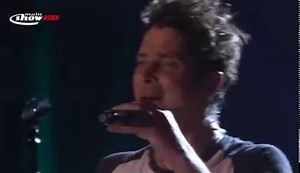 “In the sweet sun shower…” ‘Sunshower’ live in 2007. Chris. #grungebible #chriscornell #chris Video: https://youtu.be/UC_dJ2BnK3w | The Grunge Bible