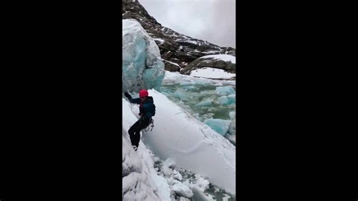 Peru: Glacier serac breaks off during ice climbing in Vallunaraju, Peru, Vallunaraju, 02000, Peru, Ancash, Peru - 13 Apr 2025