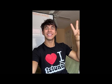 yoangelolo is live!