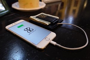 This 'Smart Wallet' Found Success on Kickstarter and Indiegogo. So Why Didn't It Deliver?