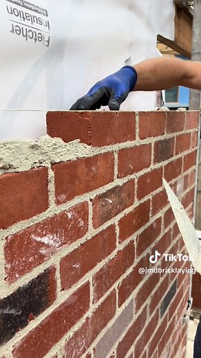 Laying bricks to the string tip. #bricktok #asmr #asmrsounds #bricklaying #fyp #foryou #tradie #work #bricklayer #tutorial
