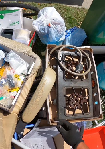 Curbside cooking! Digging that copper & aluminium #polyprophet #youtube #free #treasurehunt #hardrubbish #australia #curbside #sidehustle #dumpsterdiving #streetscrapping #scrapping #scavenger #reseller #resell #relaxing #asmr #value