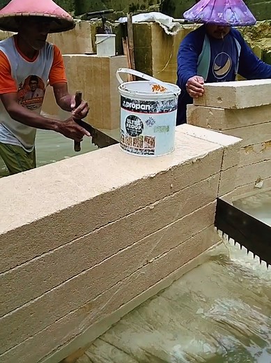 Limestone Splitting Process for Brickmaking