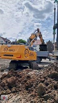 Liebherr R 928 VA Belädt Tandemkipper