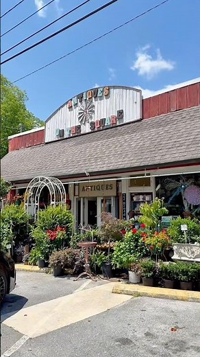 Exploring Cave Spring, Georgia | Antiquing + Small Town Charm