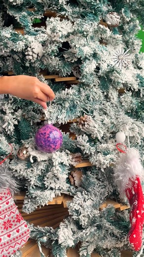 DIY crayon magic for holiday ornaments🎄🌟 | Lilyon DIY