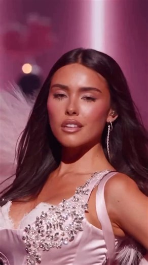 Sony Music Taiwan Pop｜索尼西洋粉絲團 | 😍維密天使等級的表演😍 麥狄森碧兒 (Madison Beer) 登上「2025年維多利亞的秘密時尚秀」ㄧ連演唱〈Make You Mine〉和最新單曲〈bittersweet〉，更在〈yes baby〉走台步，被網友稱讚「根本是人間天使!」，讓全場為麥狄森著迷😍 Video... | Instagram