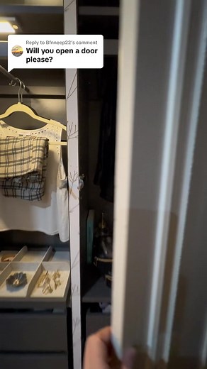 Replying to @Bfnneep22 I liked the look with no hardware so I installed these push to open latches.