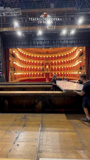 Si smontano le scene di “The Turn of the Screw” e si prepara subito il palcoscenico per “Adriana Mater”, la prossima opera in cartellone, che inaugura un Ottobre fitto di eventi da non perdere: 🔸 Saariaho, “ADRIANA MATER” (9-16 ottobre, Teatro Costanzi) 🔹 Dittico: Poulenc, “LA VOCE UMANA” / Janáček, “IL DIARIO DI UNO SCOMPARSO” (18-24 ottobre, Teatro Nazionale) 🔸 Auber/Lacotte, “MARCO SPADA” (24-29 ottobre, Teatro Costanzi) ◾️ “STABAT MATER”, uno spettacolo di Romeo Castellucci con musiche di