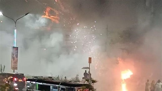 Fireworks malfunction causes chaos in Philippines celebration