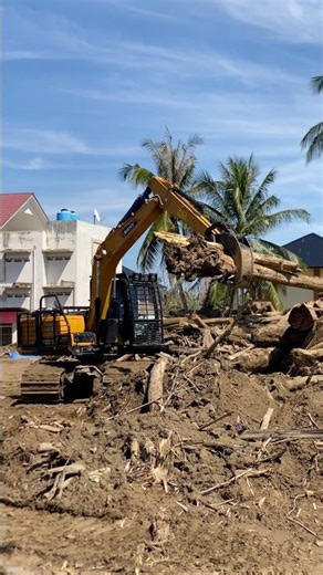 EXCAVATOR TITAN — CAN YOU HANDLE THIS POWER? #shorts #excavator #heavyequipment