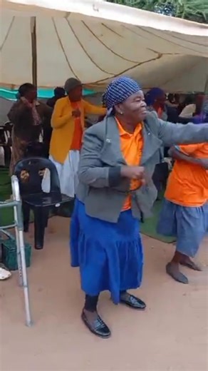 Lately, our inbox has been overflowing with one painful question: Ne bathong le tla Leng kwano? Mochudi, Francistown, Mogoditshane, Molepolole, Samane😭😭😭😭😭😭 Our elderly need this. Koore le other Africa countries ba ipatlela Sedibeng sa bophelo. Each message sits heavily on my heart because behind every request is a family that is struggling or an elderly person who feels alone. It hurts to admit that we cannot reach everyone yet not because we don’t want to but because we simply don’t have