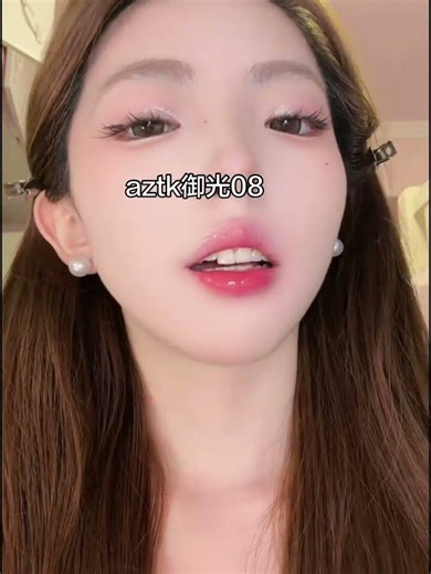 Charming Strawberry Red vs Golden Red: A Colorful Showdown