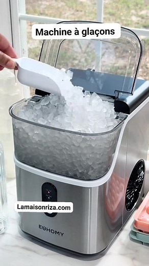 Dans les maquis, snacks ou restaurants, la rapidité c’est la clé ! 🍹 Cette machine te permet de servir des boissons glacées sans interruption. Compacte, puissante et auto-nettoyante, elle garde une hygiène parfaite. Et quand tu fermes ton bar, tu peux l’emporter chez toi pour prolonger la soirée. Un appareil professionnel qui s’adapte aussi à la vie quotidienne. #Technologie Lamaisonriza.com | Maison riza