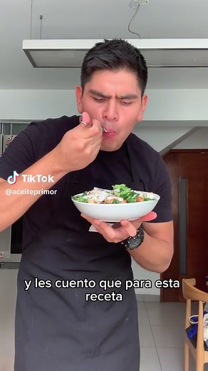 @Alvaroenlacocina nos da el tip perfecto para preparar una vinagreta con aceite Primor Premium​ porque #PrimorEsOtraCosa y disfrutarás de tus comidas con un toque especial.​ ​ #publicidad #foodtok #recetasfacilestok #recetasfacil@alvaroenlacocinae