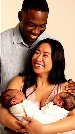 Mom crying first time see their twins 😊😊😊