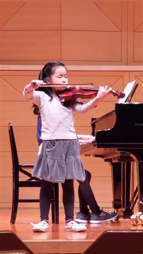 Amazing little artists, violinist Yurina Ohsawa (6 years old) and pianist Elena Ohsawa (8 years old) playing Beriot's Violin Concerto No.7. https://youtu.be/1QoFhldJPyo | The World Music