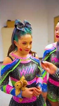 📣 Cheerleaders + a microphone = chaos (the fun kind)