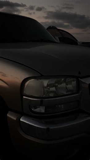 Ppl passing by only 1 person to call