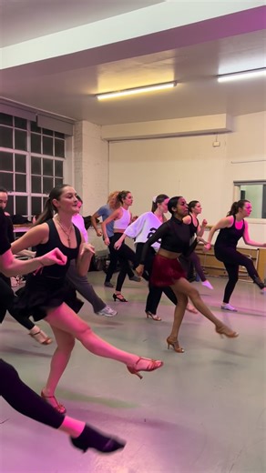 Tarja De Silva (THARYA) on Instagram: "Did you know THE JIVE Ballroom originated from 1930s-40s swing dances like the Jitterbug and Lindy Hop, introduced to Europe by US soldiers during WWII. It evolved into a high-energy, ballroom dance featuring sharp kicks, flicks, and 6-beat patterns, and is now one of the five competitive International Latin dances. Latin Ballroom 📍 @pineappledancestudios 🪩Beginners (Fundamentals & technique) Tuesdays 6.15- 7.15 pm Fridays 7.30 -8.30 pm 🪩 Intermediate (T