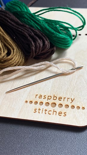 Another needle threading hack 🪡❤️ Is it working for you? #embroideryhacks #embroidery #needle #needlework #needleandthread #lifehacks #lifehack #sew #sewing #needleart #threading #damngoodstitch @world_embroidery @embroidery.world | Raspberry.stitches