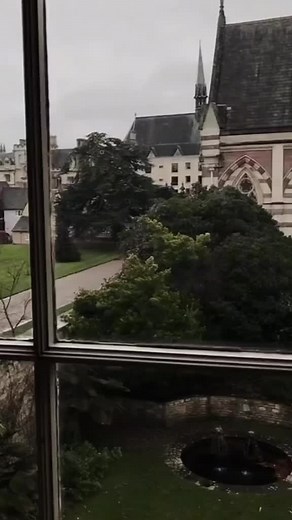 Exploring Oxford University: A Glimpse into Academia
