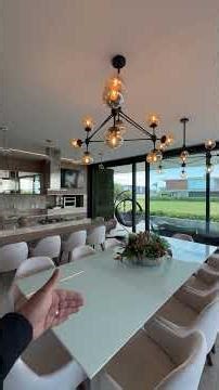 ARQUITETURA CONTEMPORÂNEA LINHAS RETAS DECORADA