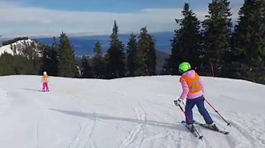 Pârtiile pe care se poate schia, în ciuda temperaturilor ridicate. Stațiunile cu un strat consistent de zăpadă