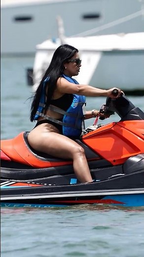 Jet Ski Diva 😎💦 When Style Meets Speed on the Water!