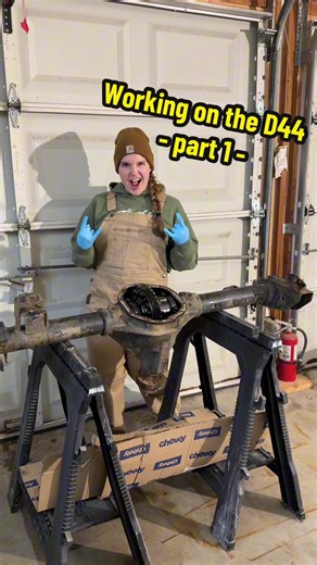 The work has begun! I started stripping down the D44 that I’ll be swapping under my YJ! I wanted to open up the diff and remove the gears since I’ll be regearing to 5.13s and adding an e-locker eventually. I also did some other little things like take out the axle shaft and grind off some useless(to me) brackets I’ve never done any of this before but I had SO much fun doing it! Like and follow if you want to see more progress and the YJ build come together 😝🤘🏻 #dana44 #axle #jeepgirl #girlswh