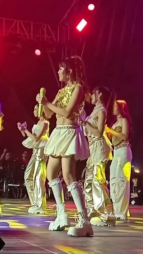 YUNG TINGIN NI BEBE MALOIIIII!! 😭😭🤧 #biniph #bini #macolet #binimaloi #binicolet #musikalayaan2024