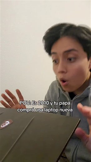 Cassyann on Instagram: "Llevenme de vuelta a esos tiempos 😔 #windows #nostalgia #cassyann #humor #infancia"