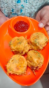 404K views · 909 shares | Chai ke sang perfect chatpata snack Sunday ke liye! Text Recipe Link: https://www.zaykakatadka.com/recipe/cheese-coin-vada/ | 5 minute Veg Recipes | Facebook