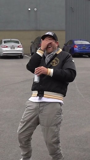 This Pizza Place Owner Let Me Smash A Competitor's Sign | David Portnoy - El Presidente