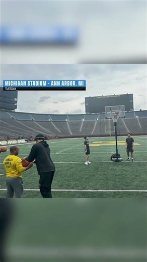 Michigan basketball practiced depth perception in "The Big House" 🏟️ #shorts