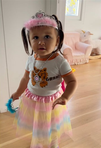 The heel tapping is SENDING me 😂😂😂