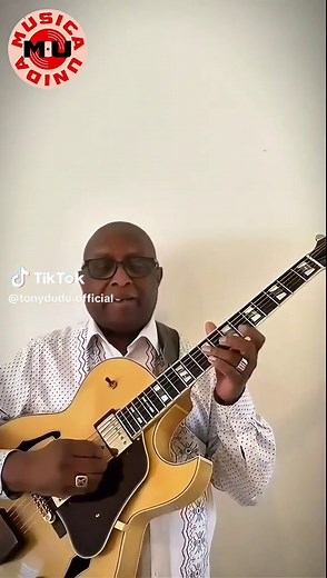 Time to play “Carnaval” 😁 🎸 #TonyDudu #Music #Jazz #Guitar #Guitarist #Guitarplayer