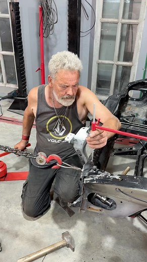 102K views · 8.4K reactions | .  Tips del chapista ️ TÉCNICA PARA ESCUADRAR  Seguimos en YouTube para ver los vídeos completos y los tutoriales. LINK EN BIO☝️ . . . . 藺 Taller de chapa y pintura  Bolívar 6544  Contacto: 2236030212 #chapista #artesano #taller #autos #tips #oficio #artesano #chapa #aprender #tutorial #tecnica #chasis #falsochasis | Roberto Scenna Taller | Facebook