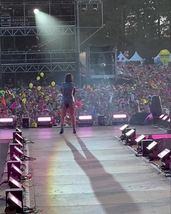 229K views · 6.7K reactions | Vous étiez plus de 30k à chanter 﫶Merci Poupet C’était fou  | Alizée | Facebook