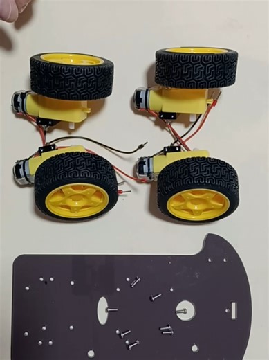 KEYESTUDIO 4WD Camera Robot Car for ESP32. Ya tienes en mi canal de YouTube (BERNARDO TUTORIALES), el vídeo del montaje y funcionamiento de este estupendo coche dotado de cámara y WiFi. Con microcontrolador ESP32 y programado por nosotros en Python. Ideal para niños estudiantes de electrónica, tecnología, robótica, etc. Seguro que no te va a dejar indiferente. #bernardotutoriales #keyestudio #4wd #robot #camara @Keyestudio Offical