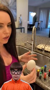 Floating egg hack | Vector