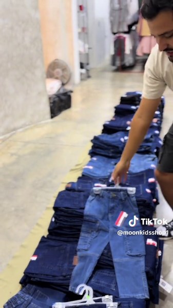 👖 ¡Nuevos pantalones para niño! 👦 Comodísimos, modernos y perfectos para cualquier ocasión 😍 Desde los más básicos hasta los más estilosos, ¡tenemos de todo! ✨ Calidad garantizada 📦 Venta por mayoreo y menudeo 🚚 Envíos a todo México No te quedes sin los tuyos, ¡estos modelos se están yendo volando! 💨 #PantalonesNiño #ModaInfantil #MayoristasMx #VentaAlMayoreo #TendenciasInfantiles