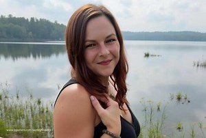 Friendly Neighbor Gives Blowjob in the Backyard - Paisley Flowers Official Profile | LoyalFans