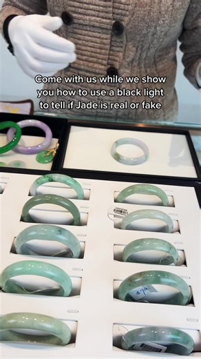How to spot real and fake! 💚👉 #jade #jadeite #realjade #authenticjade #jadebangles