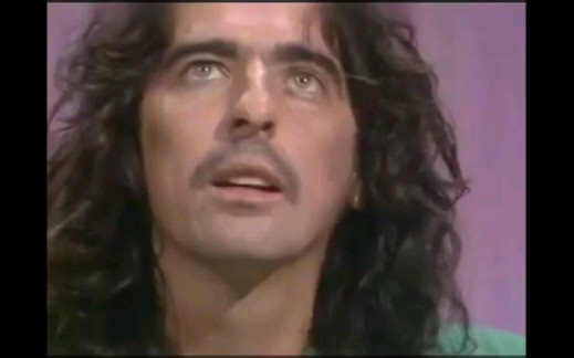被摇滚乐埋没的脱口秀喜剧人：Alice Cooper 1975年采访